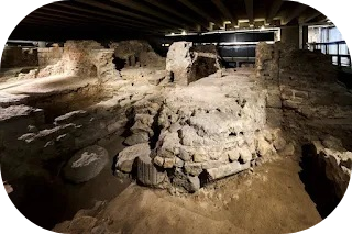 Crypte Archéologique de l'İle de la Cité