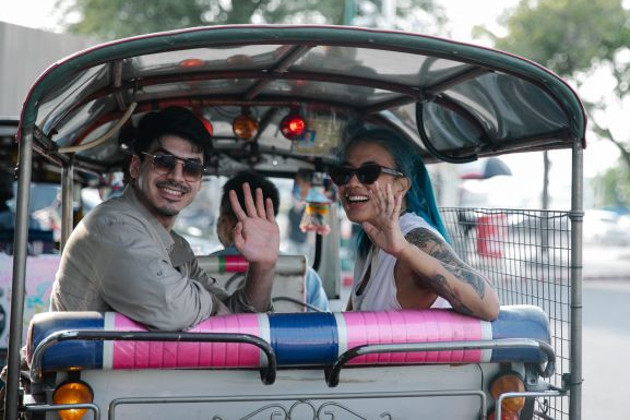 voyagez ensemble en tuktuk au Sri Lanka